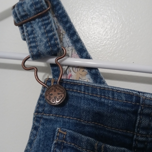 Osh Kosh B'Gosh Girl's 4T V Back Denim Bib overalls w pockets floral trim accent - Picture 4 of 10
